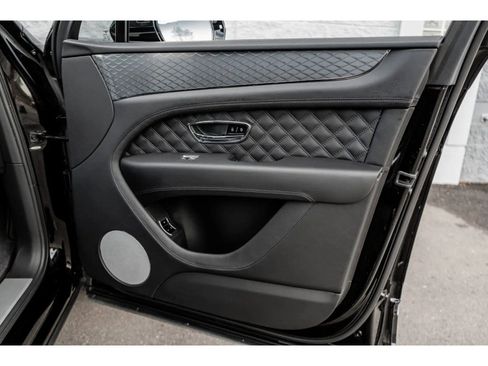 Used 2022 Bentley Bentayga image 40