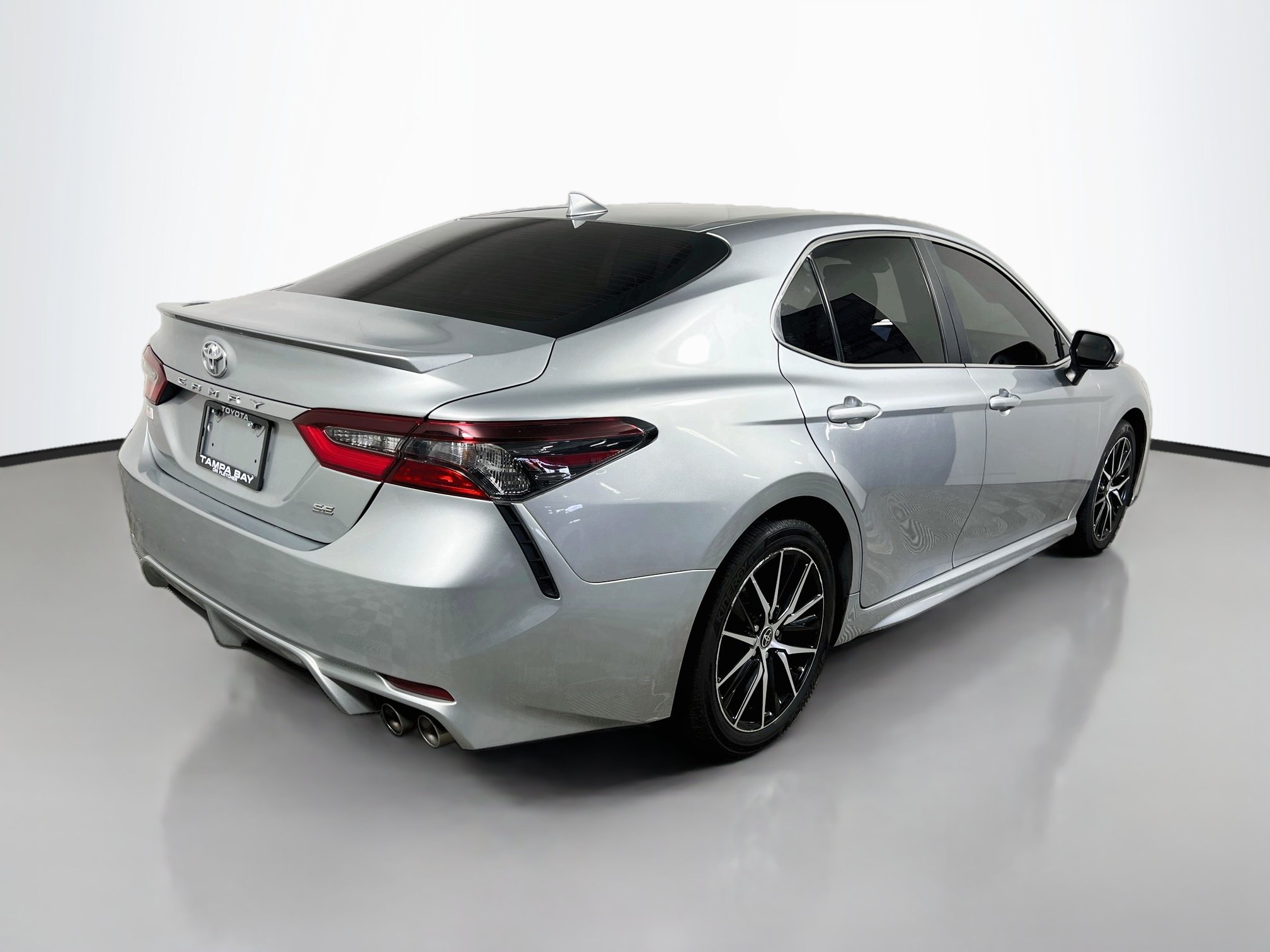 Used 2024 Toyota Camry SE FWD image 4