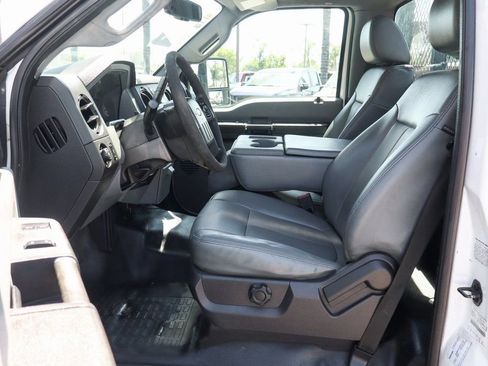 Used 2015 Ford F550 2WD Regular Cab Super Duty image 19