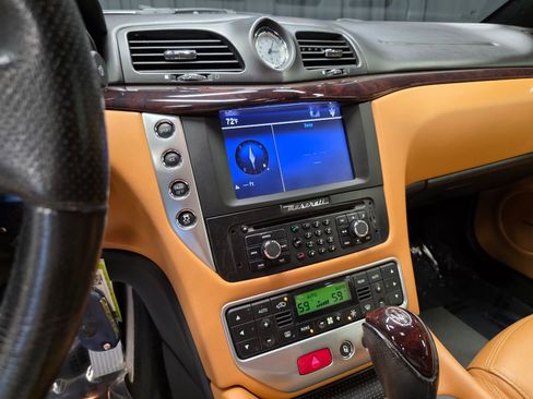 Used 2015 Maserati GranTurismo Sport RWD image 23