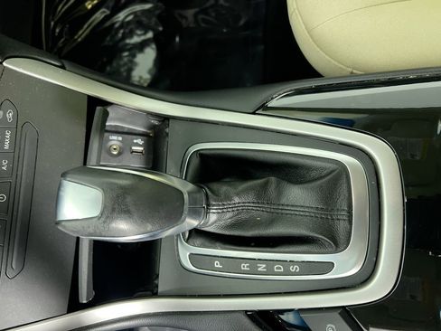 Used 2015 Ford Edge SEL image 24