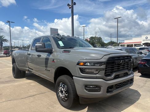 New 2026 RAM 3500 Big Horn AWD/4WD image 7