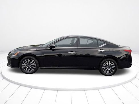 Used 2024 Nissan Altima 2.5 SV FWD image 6