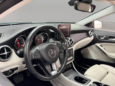 Used 2019 Mercedes-Benz GLA 250 w/ Premium Package image 16