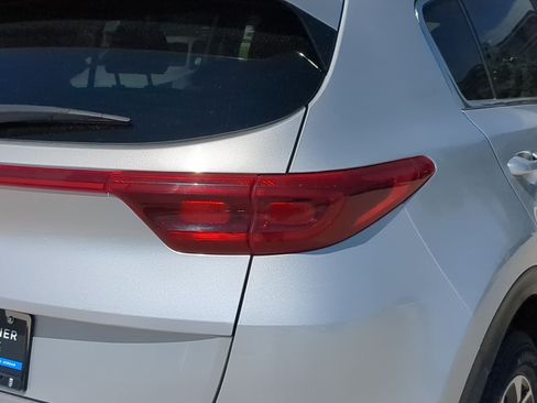 Used 2021 Kia Sportage LX AWD/4WD image 12