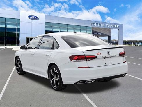 Used 2022 Volkswagen Passat 2.0T R-Line image 2