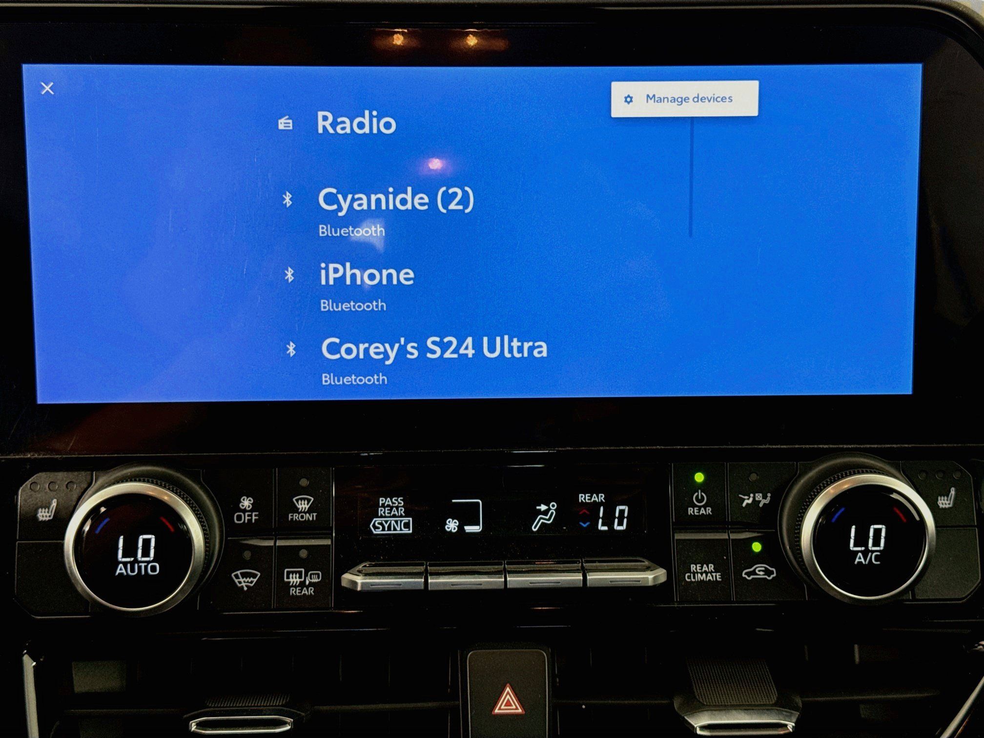 Used 2023 Toyota Highlander XLE FWD image 16