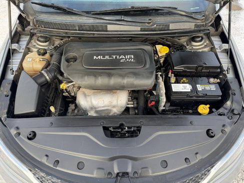 Used 2015 Chrysler 200 Limited image 22