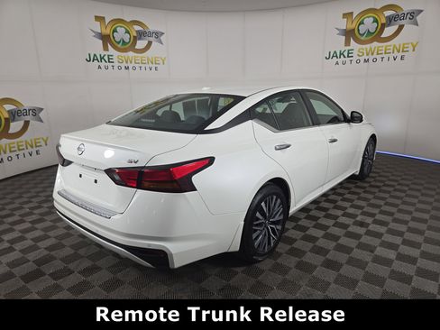 Used 2023 Nissan Altima 2.5 SV image 9