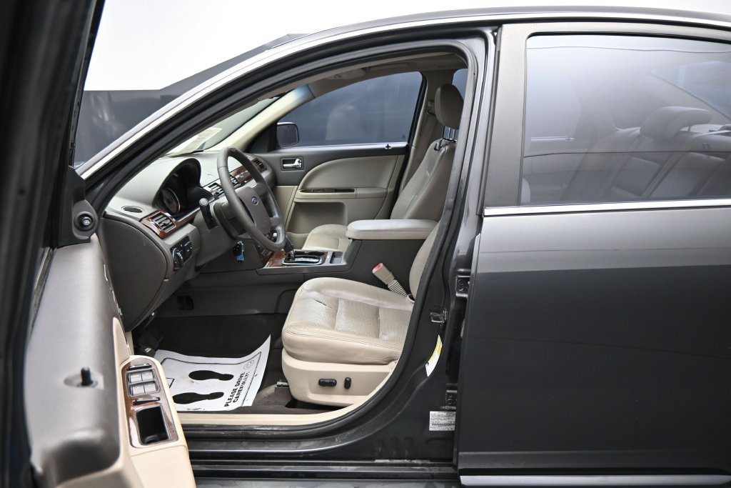 Used 2008 Ford Taurus Limited FWD image 10