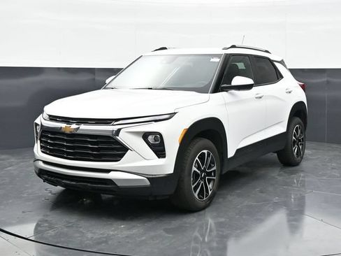 Used 2025 Chevrolet TrailBlazer LT w/ Driver Confidence Package AWD/4WD image 5