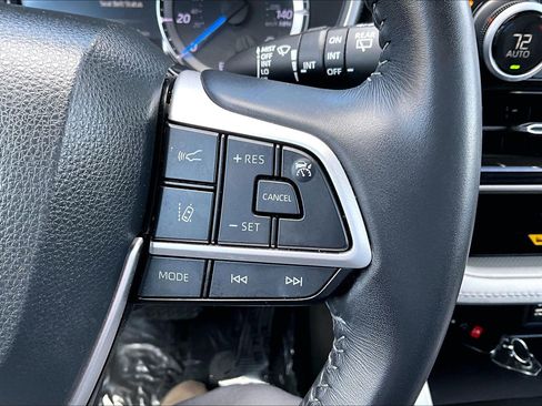 Used 2023 Toyota Highlander XLE image 18