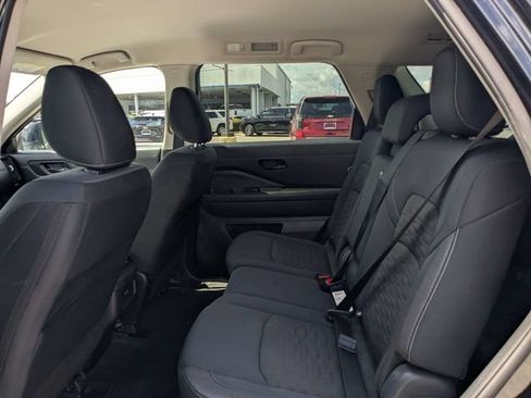 Used 2025 Nissan Pathfinder SV FWD image 14
