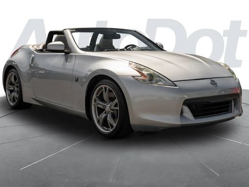 Used 2010 Nissan 370Z Touring w/ Sport Pkg RWD image 4