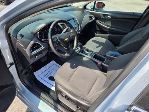 Used 2017 Chevrolet Cruze LT w/ Convenience Package FWD image 13