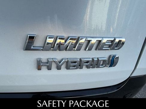 Used 2023 Toyota Sienna Limited image 12