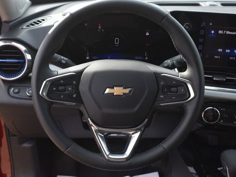 Used 2025 Chevrolet Trax LT w/ Driver Confidence Package FWD image 19