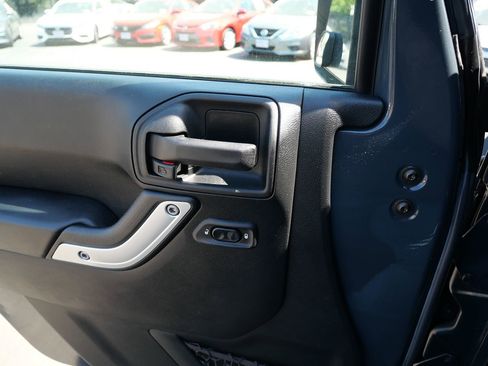 Used 2016 Jeep Wrangler Sahara w/ Connectivity Group AWD/4WD image 15