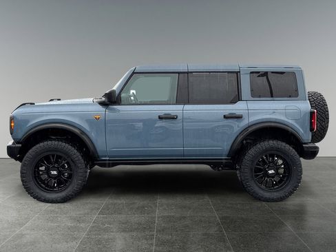 Used 2025 Ford Bronco Badlands AWD/4WD image 4