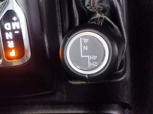 Used 2020 Jeep Wrangler Unlimited Sahara AWD/4WD image 34