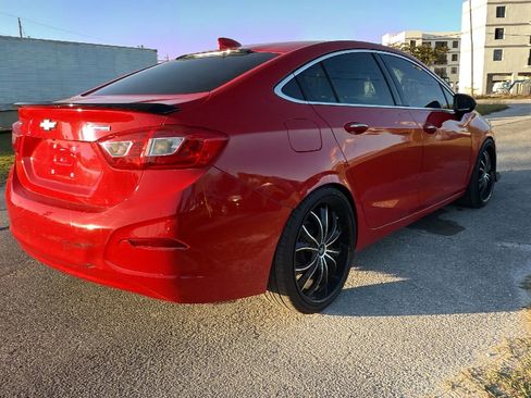 Used 2017 Chevrolet Cruze Premier FWD image 4