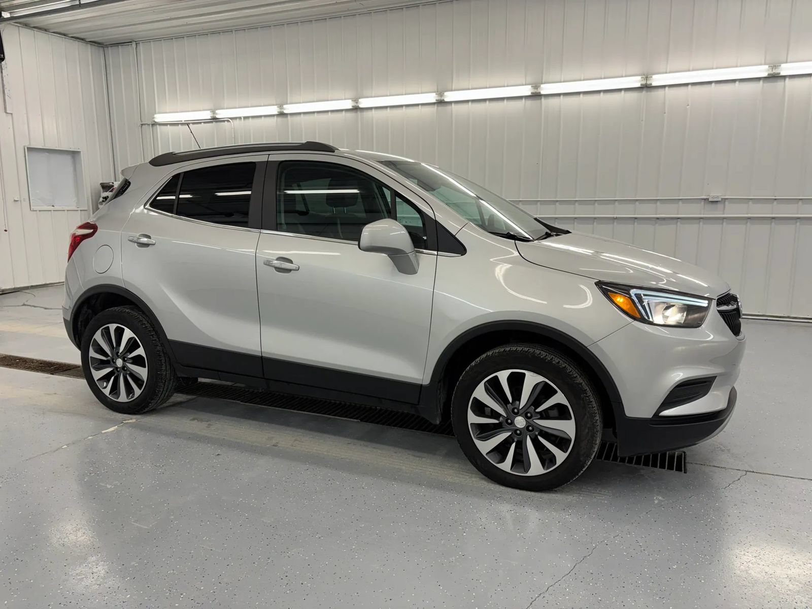 Used 2022 Buick Encore Preferred AWD/4WD image 1