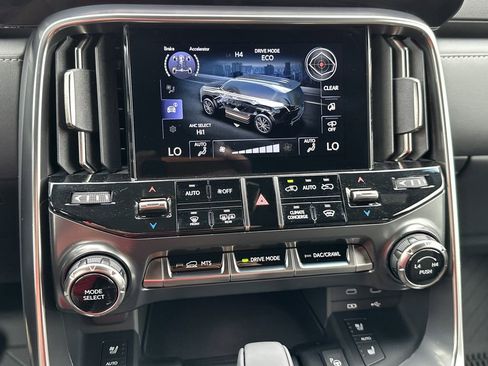 Used 2026 Lexus LX 700h Overtrail AWD/4WD image 19