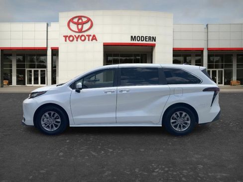 Certified 2023 Toyota Sienna XLE FWD image 7