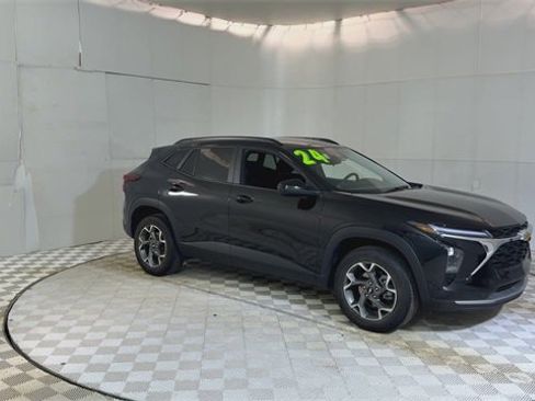 Used 2024 Chevrolet Trax LT w/ Driver Confidence Package image 2