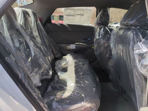 Used 2026 Hyundai Elantra SE FWD image 25