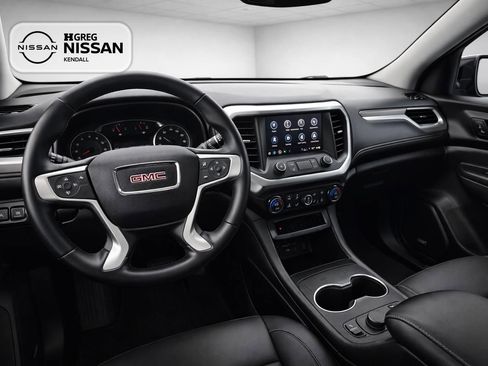 Used 2023 GMC Acadia SLT w/ Preferred Package FWD image 8