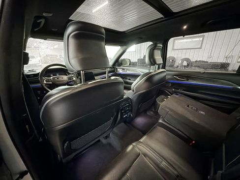 Used 2021 Jeep Grand Cherokee L Overland w/ Advanced Protech Group III image 9