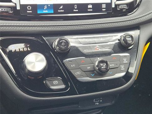 New 2026 Chrysler Pacifica Select image 28