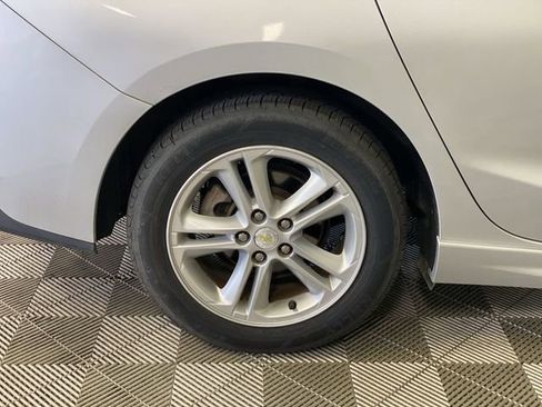 Used 2017 Chevrolet Cruze LT w/ Convenience Package image 18