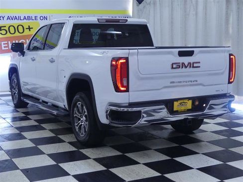 Used 2025 GMC Sierra 1500 SLT image 4