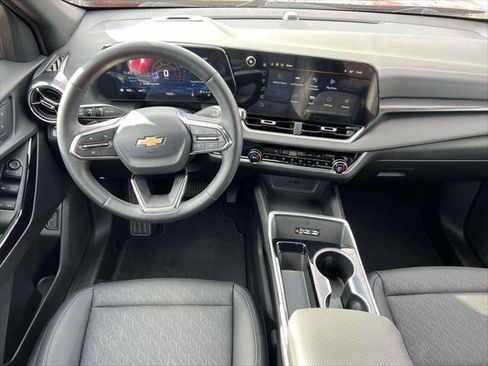 Used 2025 Chevrolet Equinox LT w/ Convenience Package II image 12