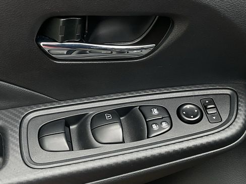 Used 2025 Nissan Versa SV image 13