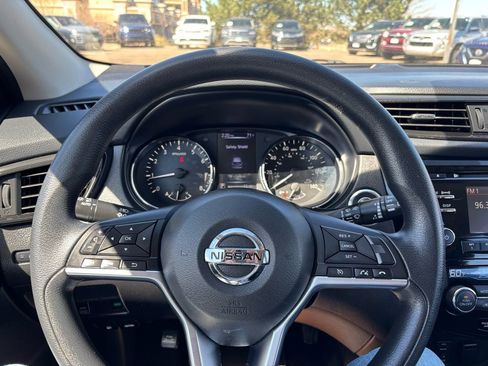Used 2018 Nissan Rogue Sport SV image 25