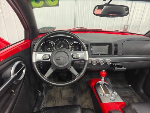 Used 2003 Chevrolet SSR w/ Preferred Equipment Group RWD image 22