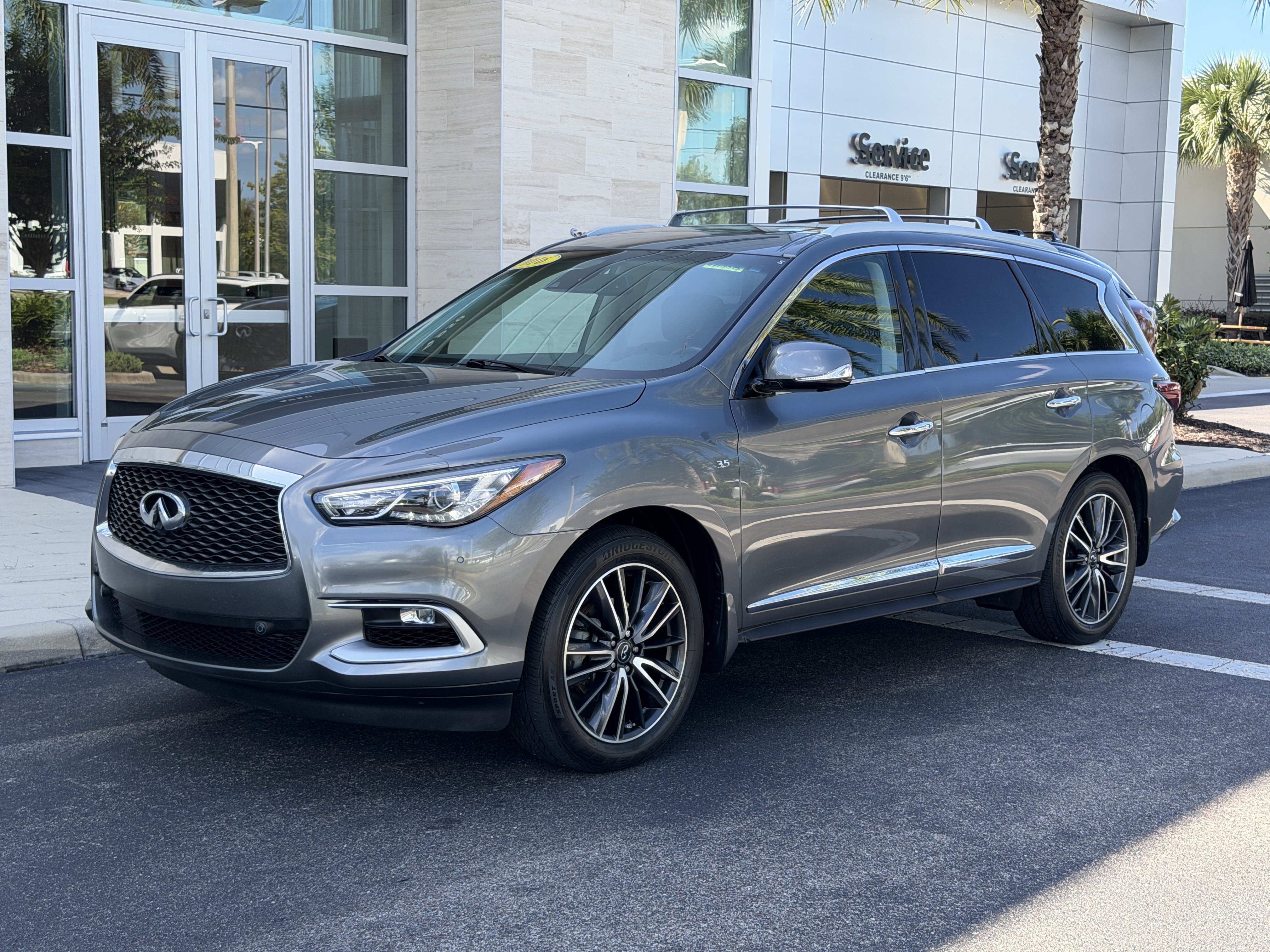 Used 2016 INFINITI QX60 FWD w/ Deluxe Technology Package image 3