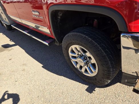 Used 2019 GMC Sierra 2500 SLT w/ Duramax Plus Package AWD/4WD image 12