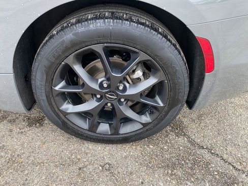 Used 2025 Chrysler Pacifica Limited image 30