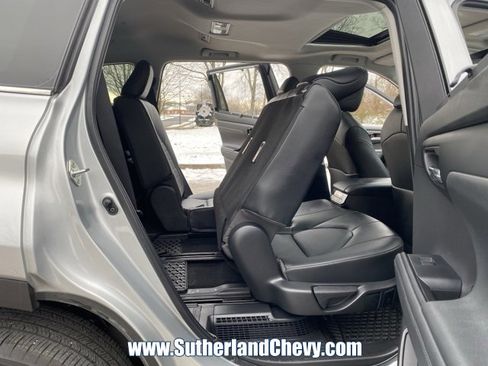 Used 2022 Toyota Highlander XLE image 38