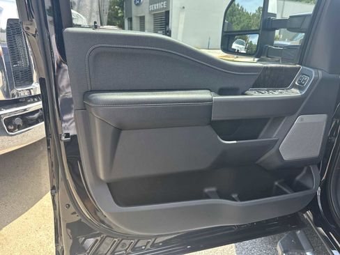 Used 2024 Ford F350 Lariat w/ Chrome Package image 18