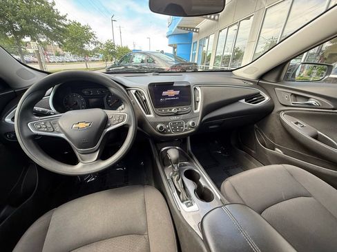 Used 2023 Chevrolet Malibu LT w/ Driver Confidence Package FWD image 6