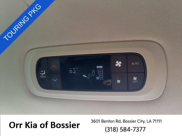 Used 2024 Chrysler Pacifica Touring-L FWD image 22