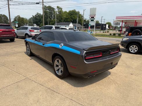 Used 2020 Dodge Challenger SXT RWD image 3