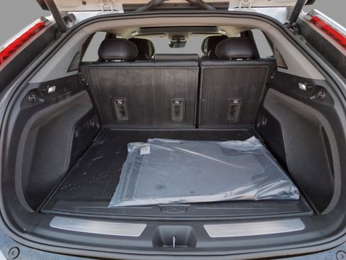 New 2025 Cadillac Optiq Luxury 1 image 30