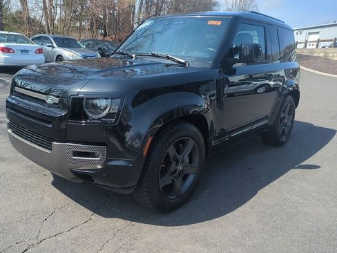 Used 2024 Land Rover Defender 90 X-Dynamic SE image 4