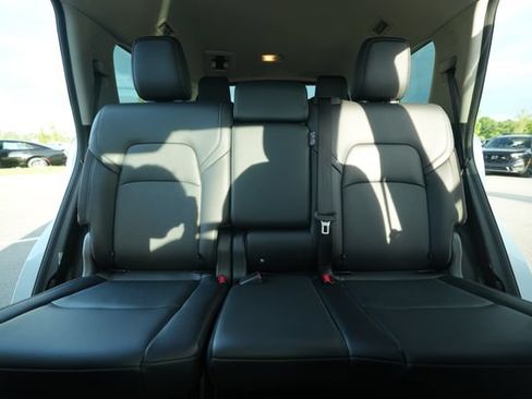 Used 2025 Nissan Pathfinder SL AWD/4WD image 38